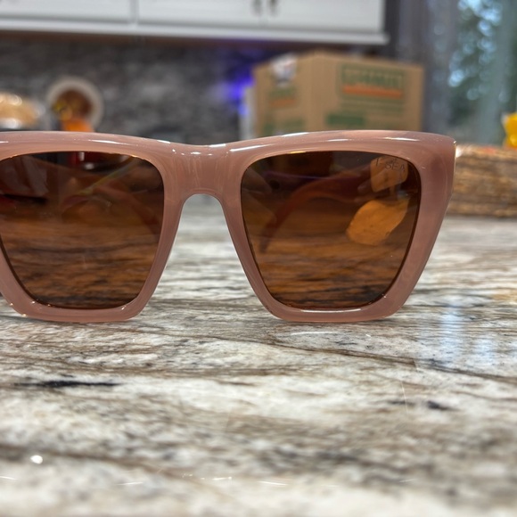 I-SEA Women\'s Sunglasses - Ava
I SEA  NWT Oatmeal Brown Polarized Sunglasses main image 4